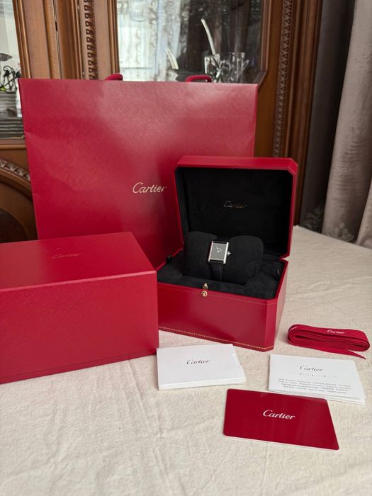 Часы Cartier Tank