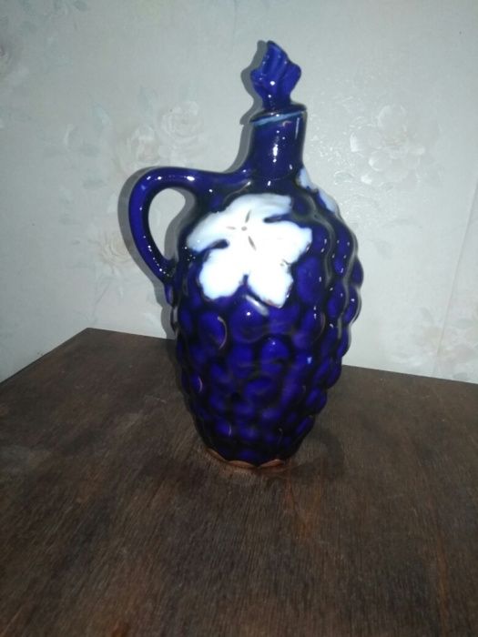 Продается фарфоровый графин для вина