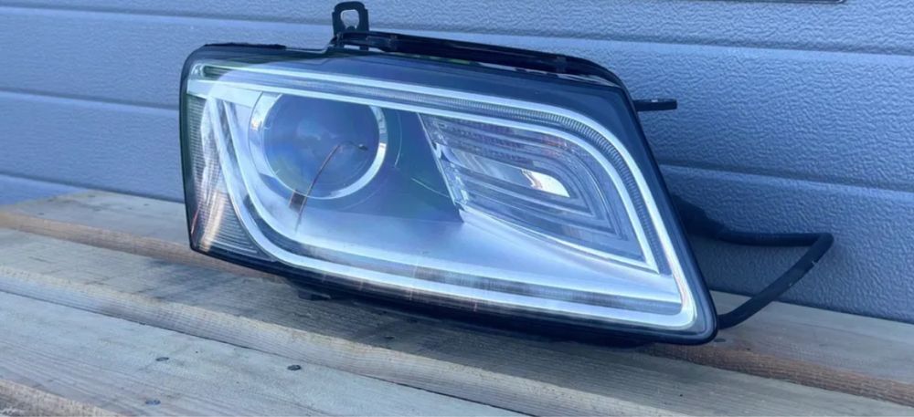 Десен фар Ауди Q5 2016