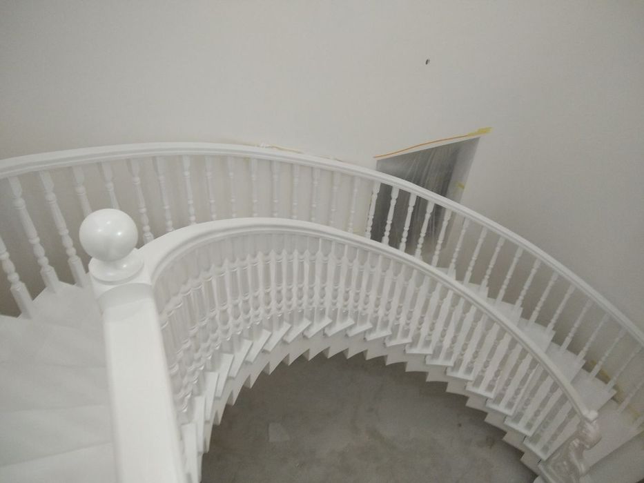 Зина МДФ дан тохтадан сиз хохлаган турдаки зиналарни ясаб берамиз