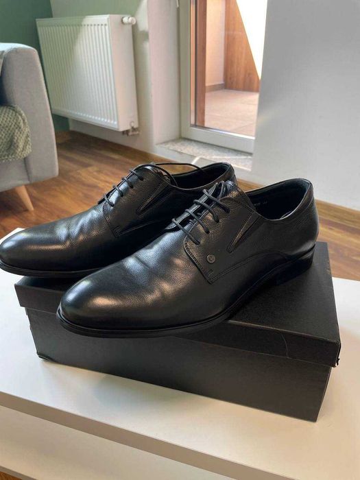 Pantofi din piele 44, pereche foarte rezistentă, preț negociabil