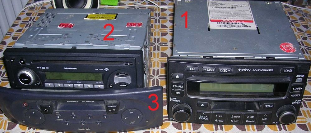 Три броя авто радиа с аудио касета или диск CD