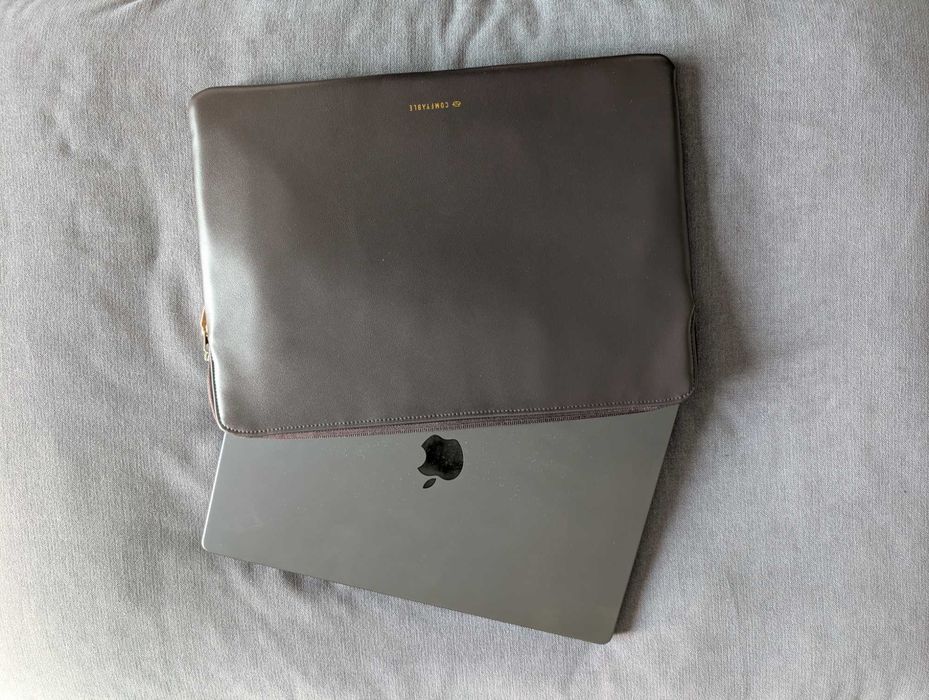 Husă din piele premium pentru Laptop Comfyable pentru MacBook Pro de 16 inci și Air de 15 inci – Maro Inchis