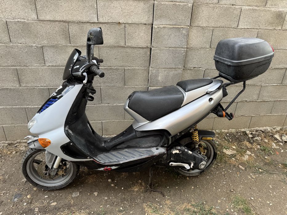 Vand scuter Aprilia SR 50