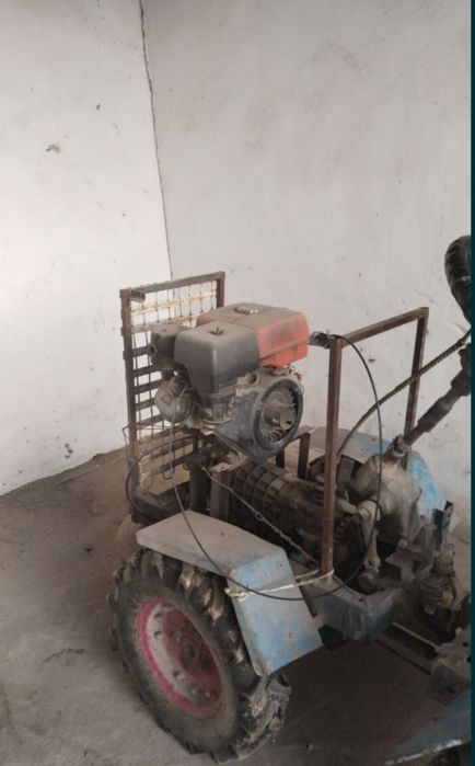 Mini traktor 4x4-ishchi xolatda