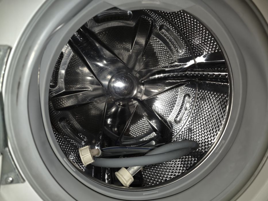 Продам стиральную машину Whirlpool