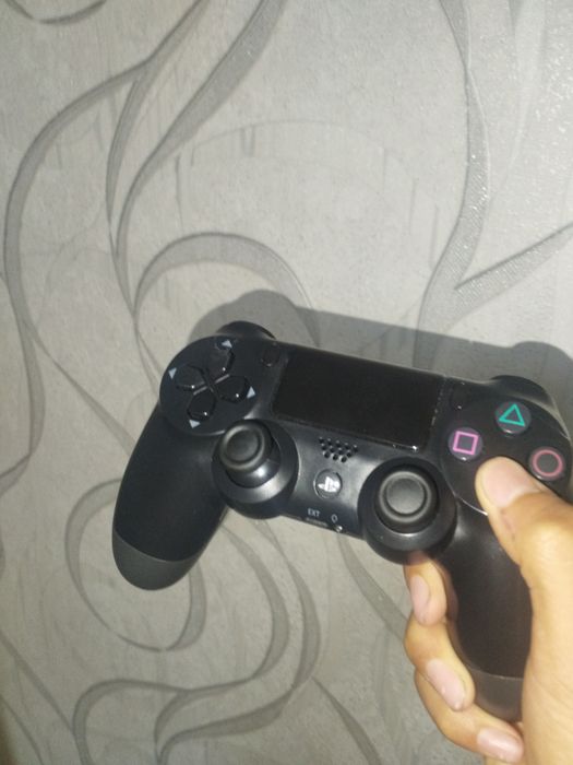 Срочно продам 2 геймпада dualshock 4