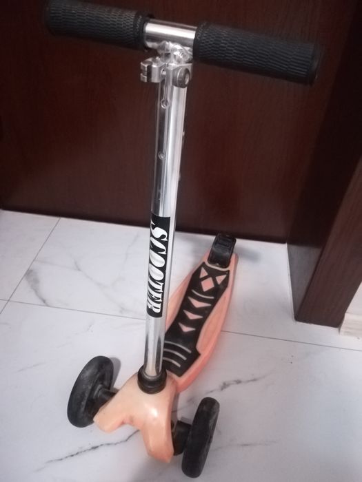 Детска тротинетка в отлично състояние