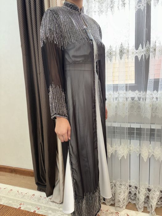 Абайка с бисарами в черном цвете