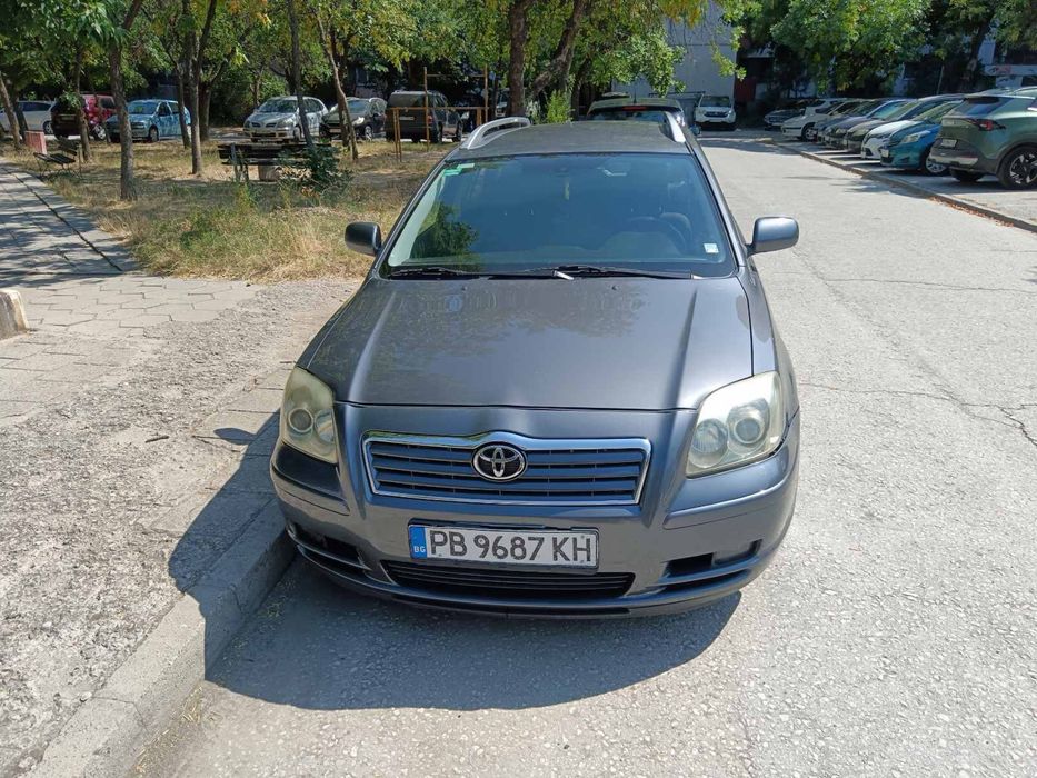 Продавам toyota avensis