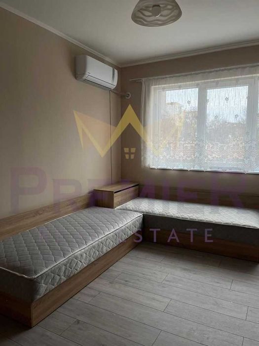 Двустаен апартамент, Автогара