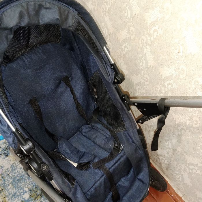 Продам детскую Коляска 2 в 1