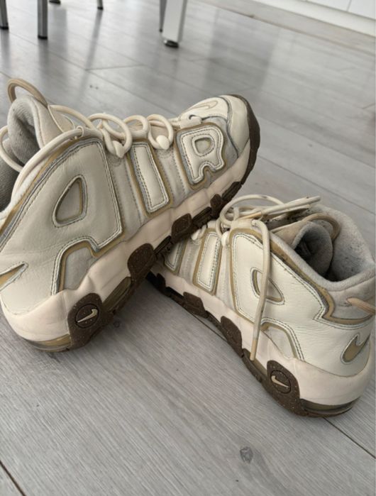 Adidasi Nike Uptempo