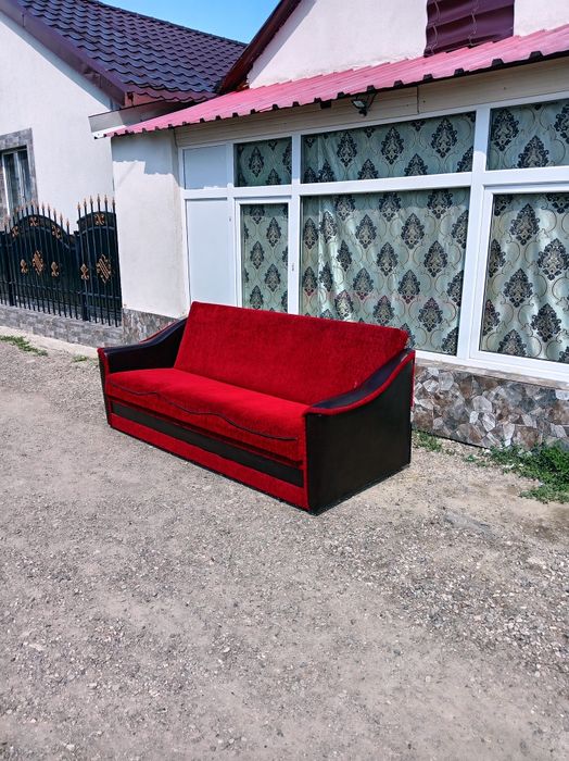 Canapea extensibila pentru două persoane
