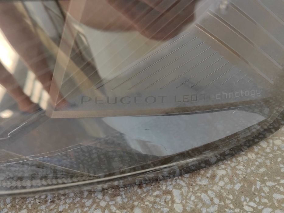 Стоп Peugeot 3008 десен LED / Стоп Пежо 3008 Оригинален
