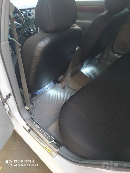 Lacetti 1.8 sotiladi