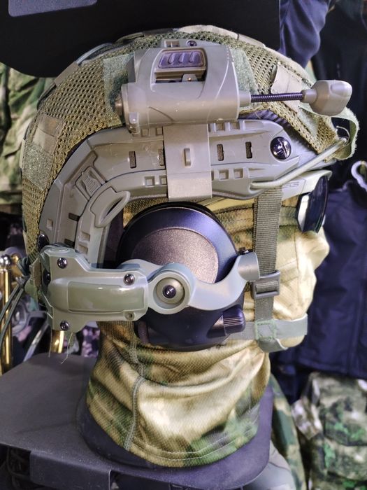 Военая форма с аксессуарами. Новая