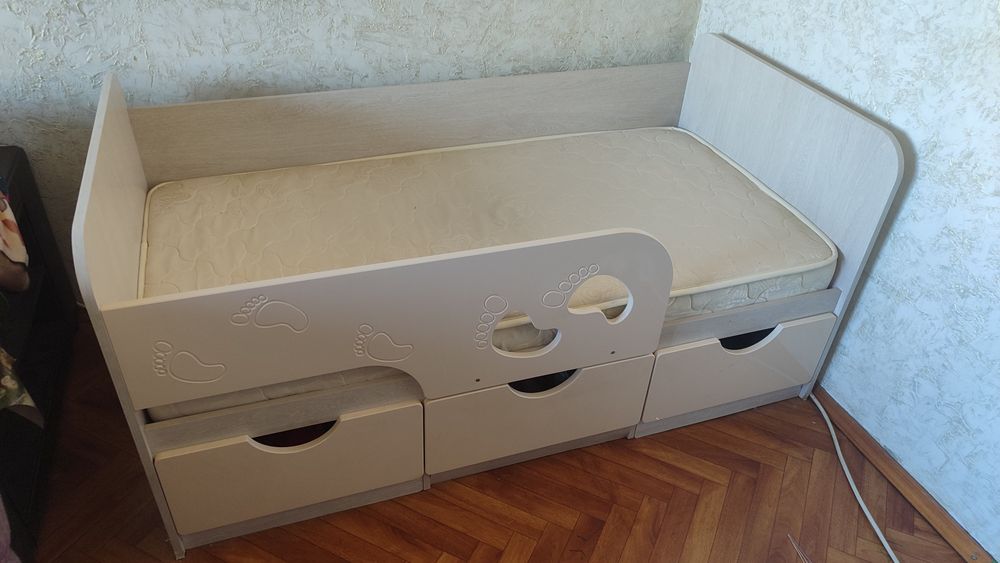 Детская кровать с матрасом