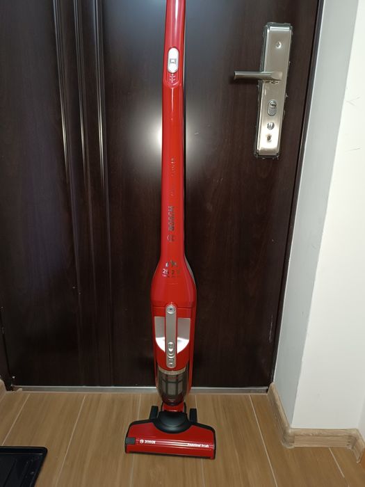 Вертикална прахосмукачка