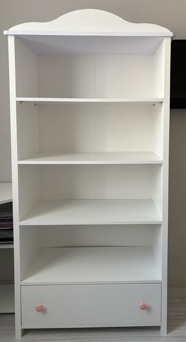 Бяла етажерка