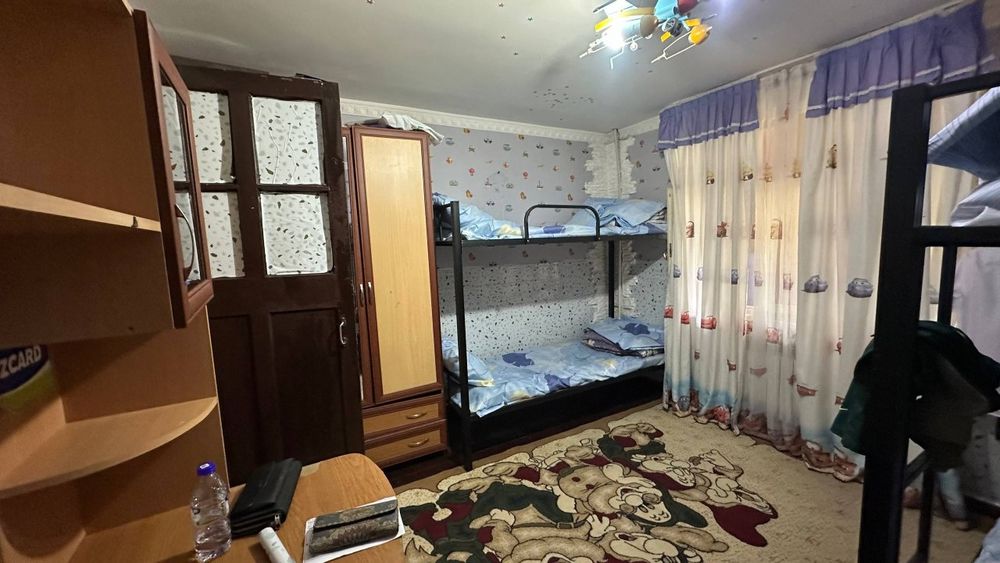 Сдается кв-ра студенам с поворам и уборшицай 80кв от  пед инстета 5