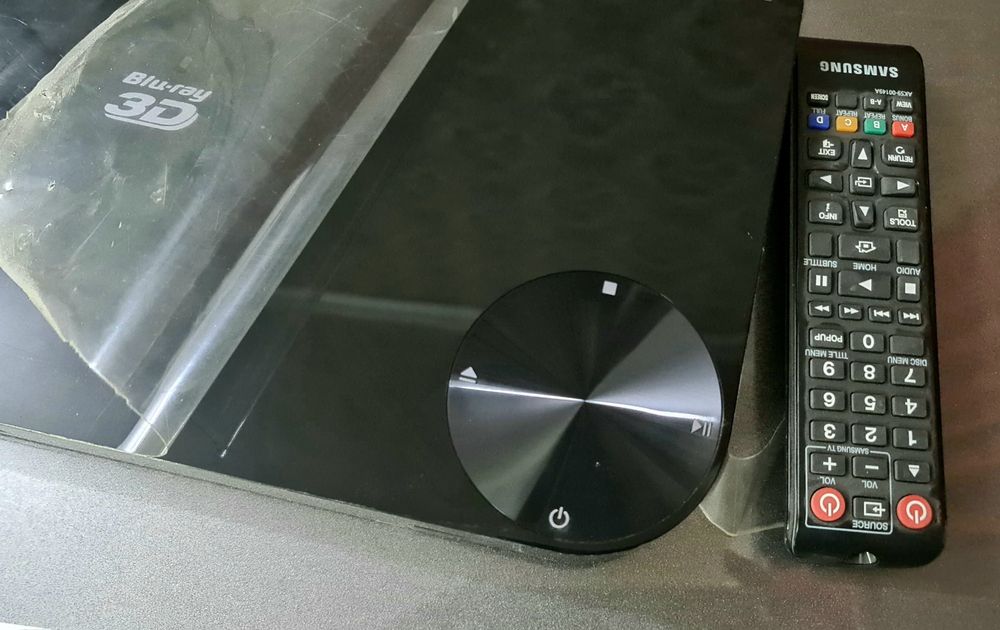 Комплект спутникового ТВ и Blu-ray 3D