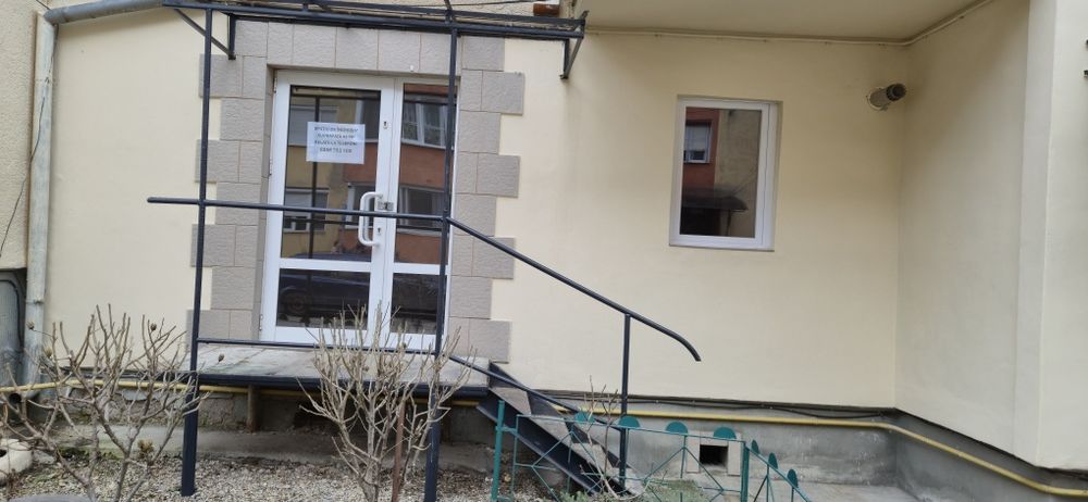 Inchiriez spatiu comercial