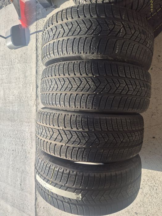 Vând cauciucuri 235/50/19 M+S set complet imp Germania  //Pirelli//