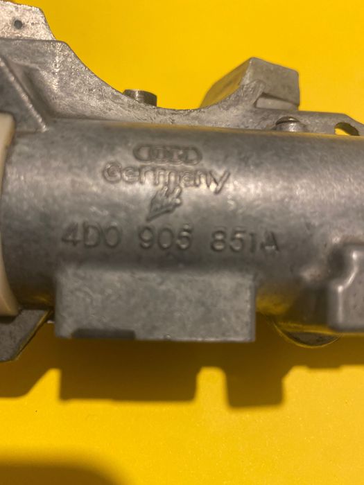 Vând  contact aprindere cu cheie pentru Audi a4 b5