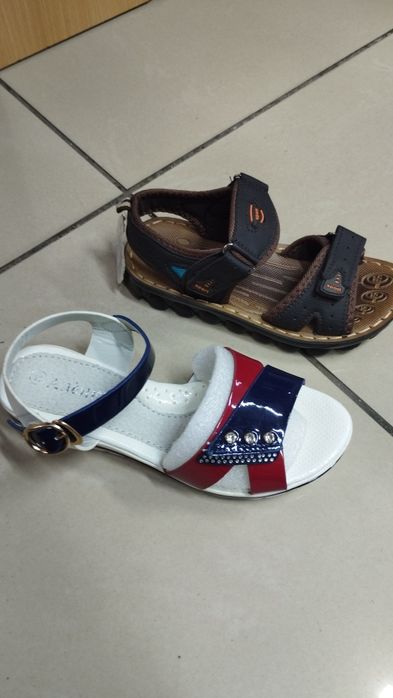 Продам детскую обувь