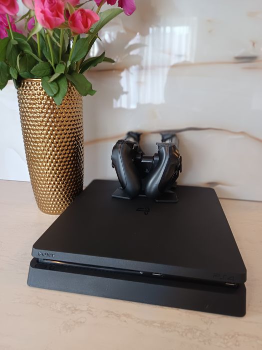 Ps4/Playstation 4 Slim Sony 500GB cu peste 20 jocuri instalate+2 Manet