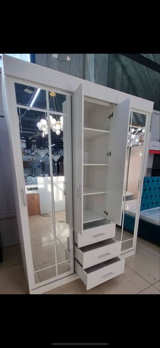 Шкаф шифонер для одежды за 70 000 т.