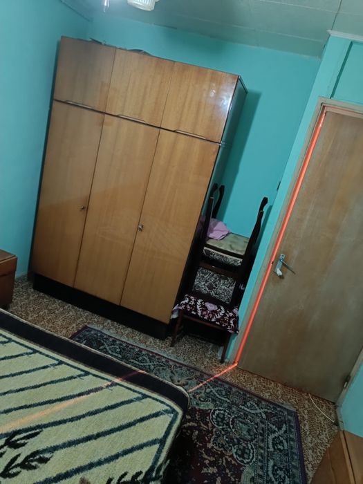 Inchiriez o camera in apartament cu 3 camere