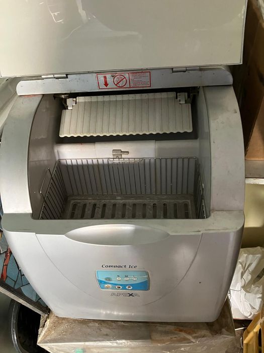 Masina cuburi de gheata