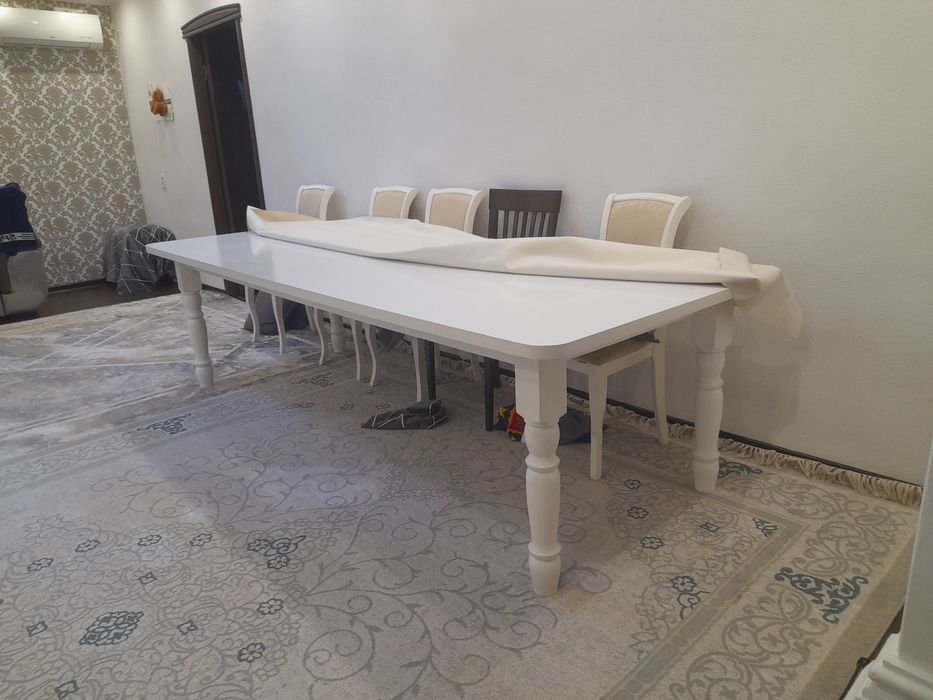 Продаётся  стол гостиной