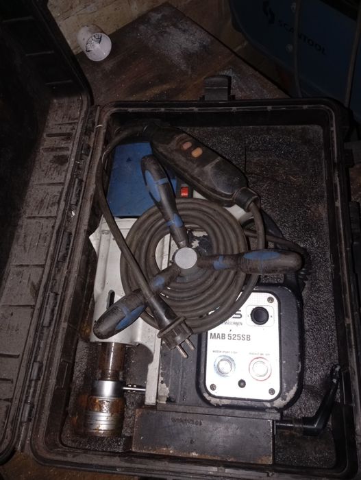 Mașina de găurit cu talpa electromagnetică