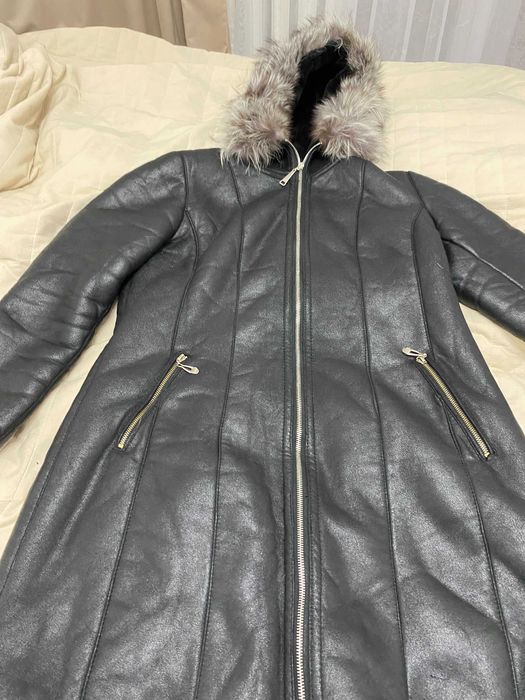 Продаю дубленку с капюшоном.