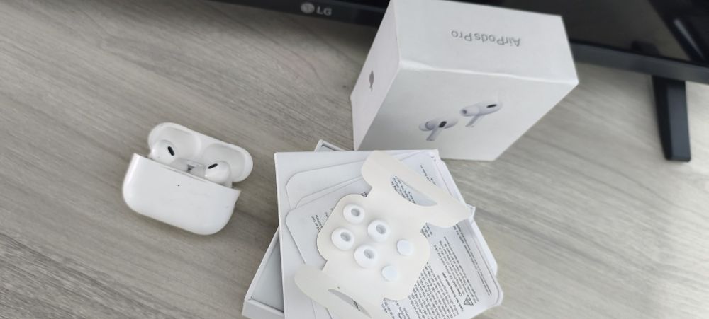 Vând căști Air Pods 2 pro preț negociabil