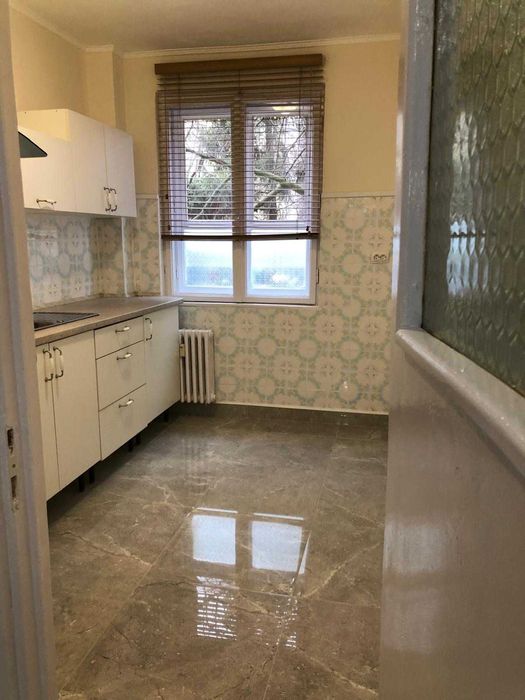 Inchiriez apartament 3 camere decomandat,zona Complex Mic renovat recent baie&bucatarie noi nemobilat(mobilat la cerere),pret450 euro