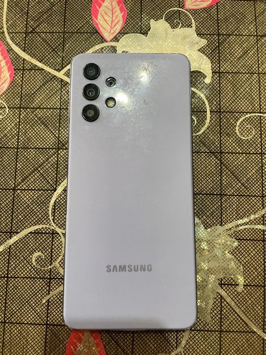 Сотовые телефоны самсунг  32