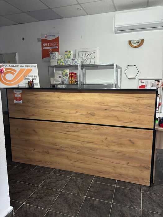 офис оборудване ,всичко от снимките  по поръчка е правено