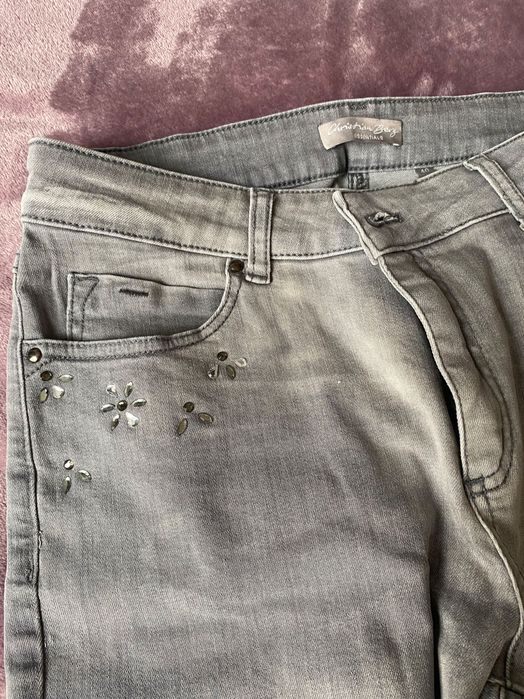 Дънки-тъмно сини,сиви и деним