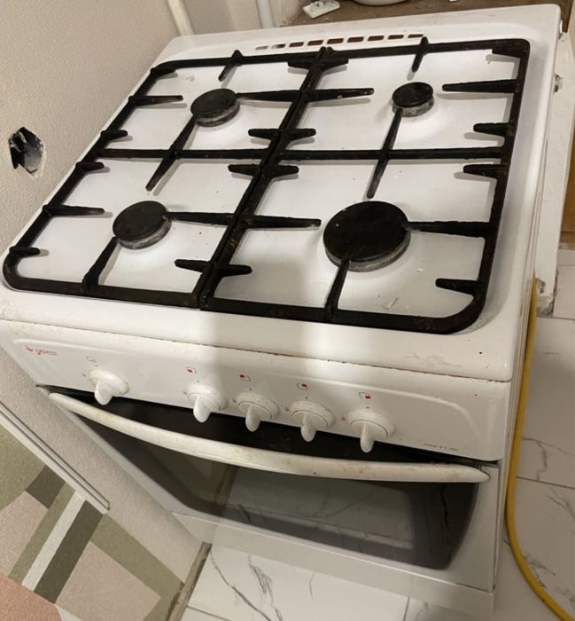 Газовую плиту продам