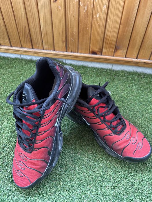 Nike TN red & black