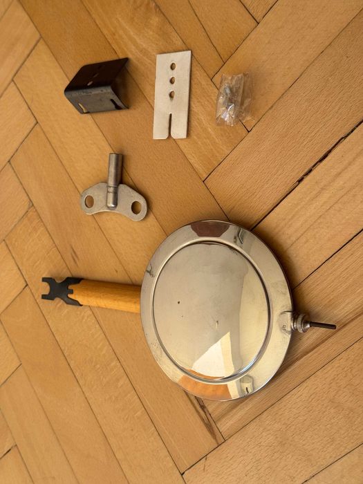 Стари луксозни ретро соц стенни дървени часовници Янтарь СССР - 2 броя