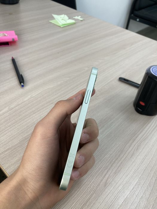 Продам 12 айфон на 64гб