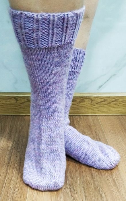 Вязаные носочки из натуральной пряжи.