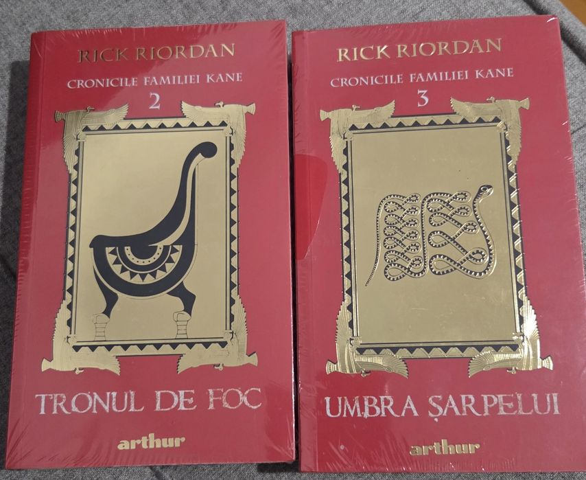 Vând cărți Rick Riordan