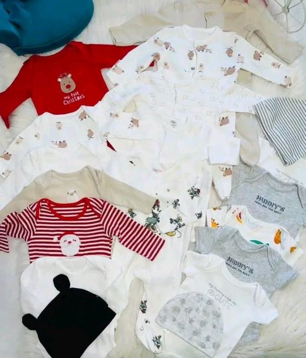 Vând lot hăinuțe băiețel 0-12 luni cu 3,50 bucata