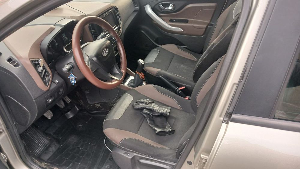 Lada xray             ,